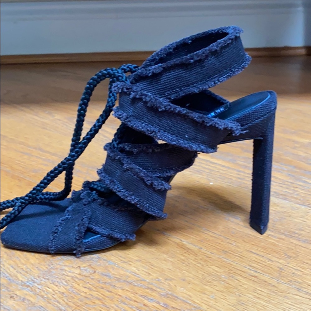 SENSO Sully Strappy Sandals in Ebony